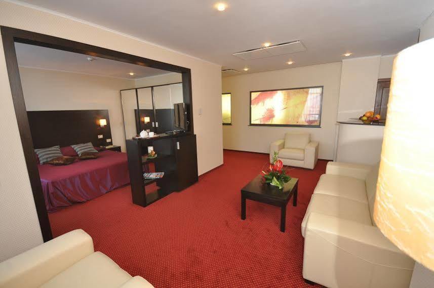 Hotel Emd Бакэу Экстерьер фото